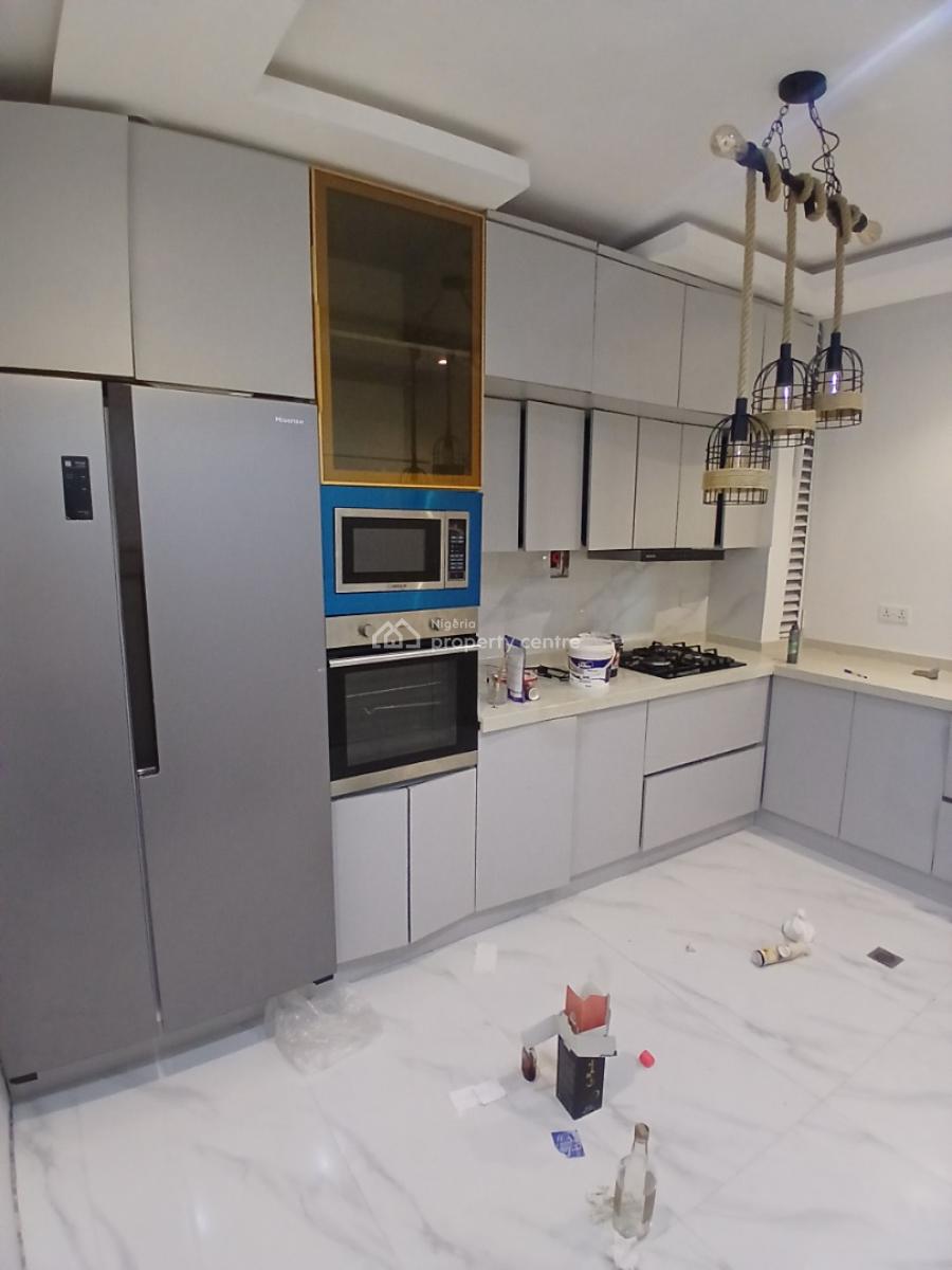 Recently Vacated 2 Bedroom En-suite Flat, Lekki Phase 1, Lekki, Lagos, Flat / Apartment for Rent