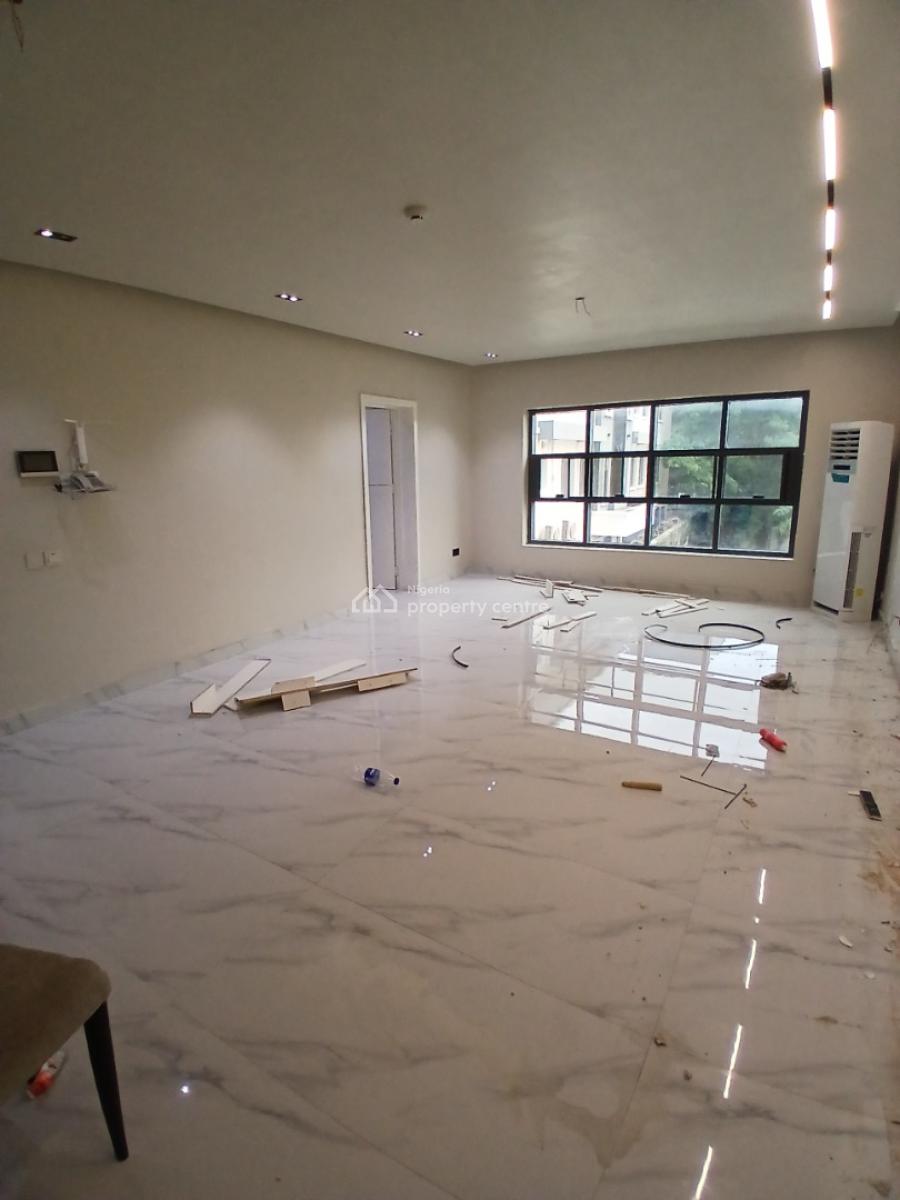 Recently Vacated 2 Bedroom En-suite Flat, Lekki Phase 1, Lekki, Lagos, Flat / Apartment for Rent