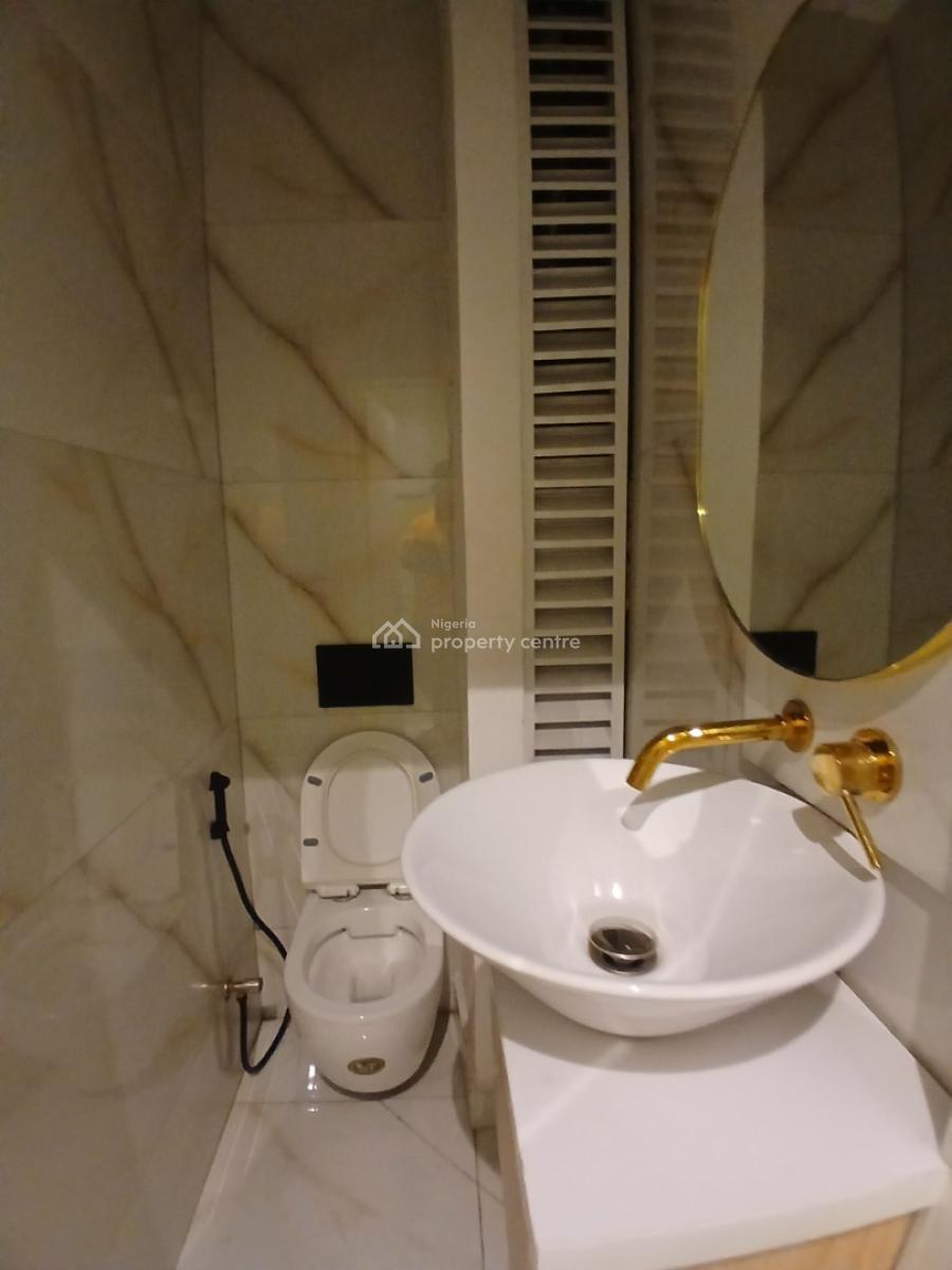 Recently Vacated 2 Bedroom En-suite Flat, Lekki Phase 1, Lekki, Lagos, Flat / Apartment for Rent