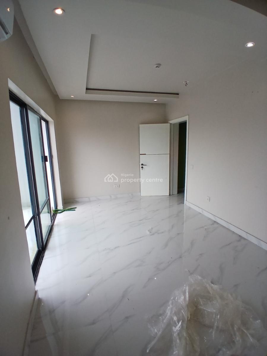 Recently Vacated 2 Bedroom En-suite Flat, Lekki Phase 1, Lekki, Lagos, Flat / Apartment for Rent