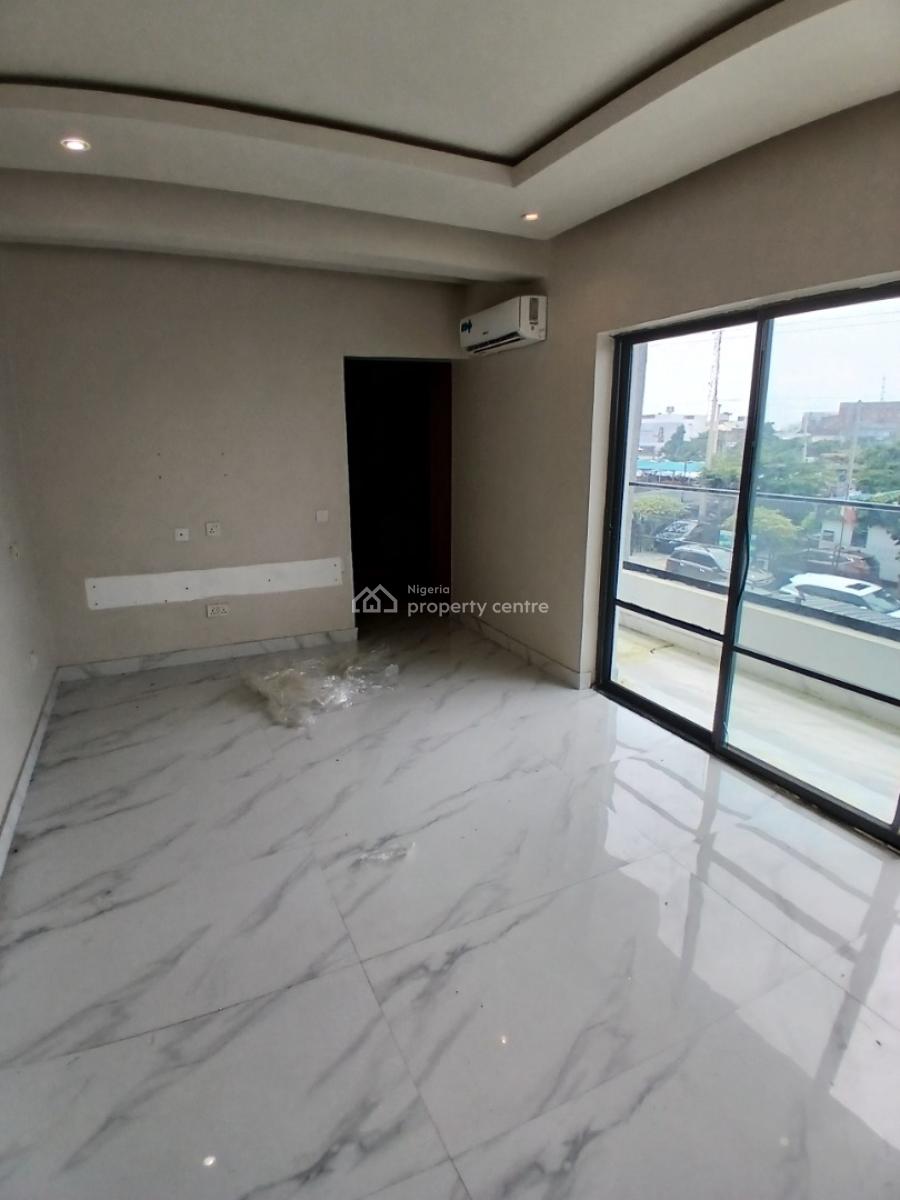 Recently Vacated 2 Bedroom En-suite Flat, Lekki Phase 1, Lekki, Lagos, Flat / Apartment for Rent