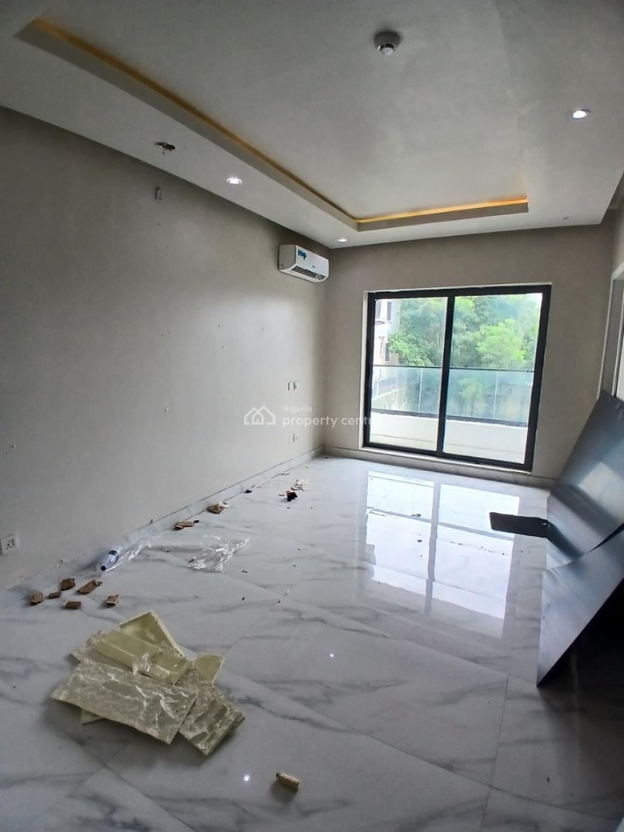 Recently Vacated 2 Bedroom En-suite Flat, Lekki Phase 1, Lekki, Lagos, Flat / Apartment for Rent
