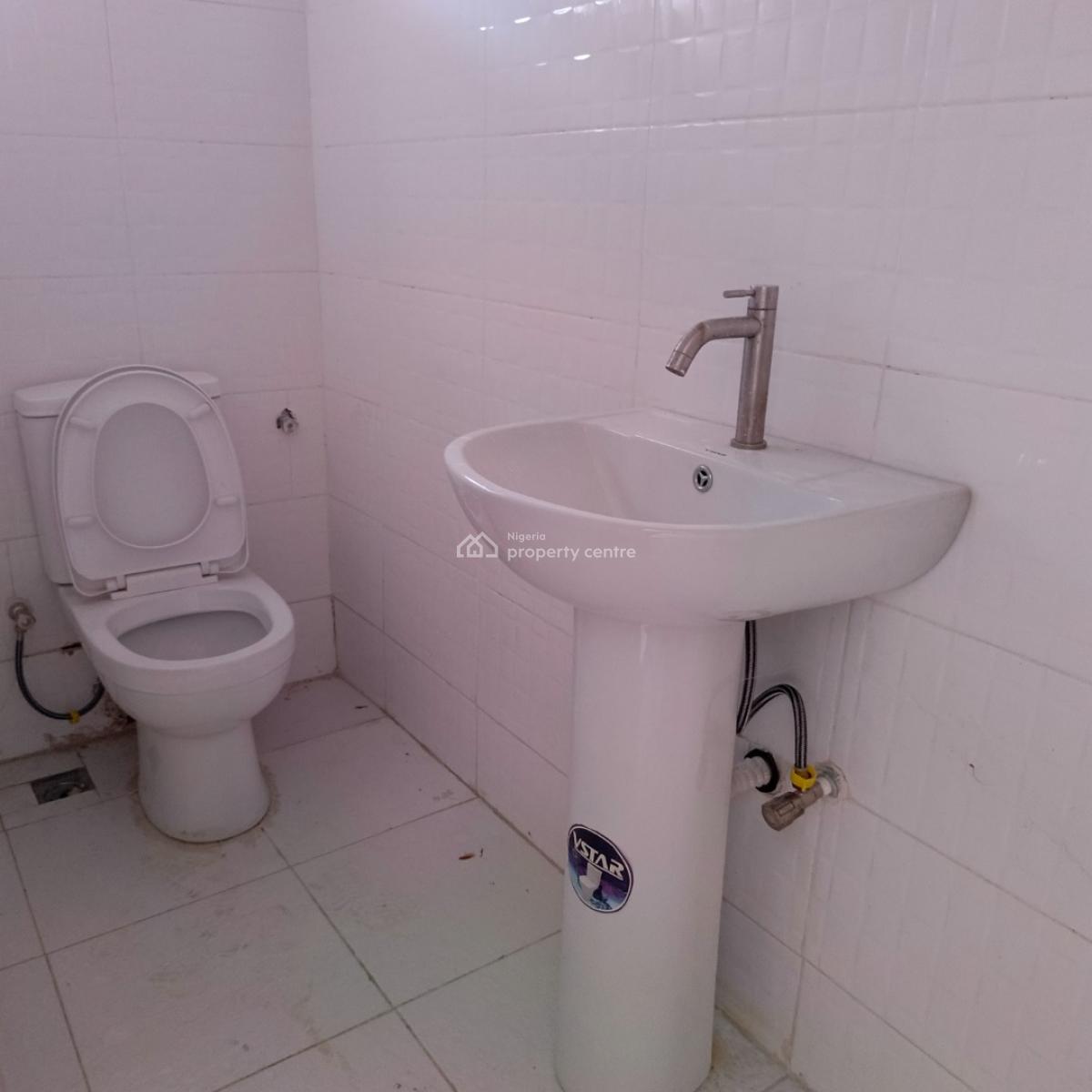 Luxurious Beautiful 3 Bedrooms, Apashe Estate, Fha (f.h.a), Lugbe District, Abuja, Terraced Bungalow for Rent