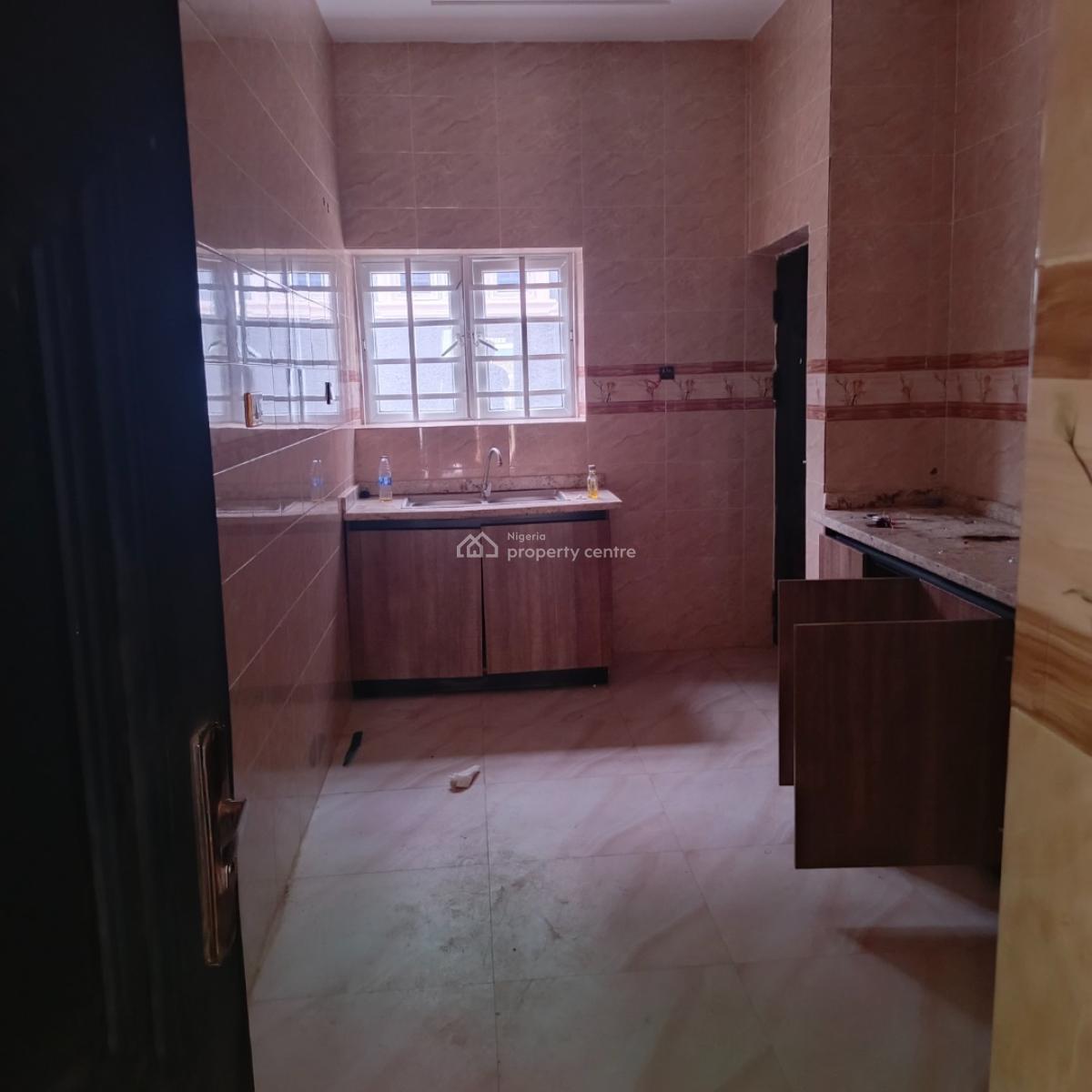 Luxurious Beautiful 3 Bedrooms, Apashe Estate, Fha (f.h.a), Lugbe District, Abuja, Terraced Bungalow for Rent