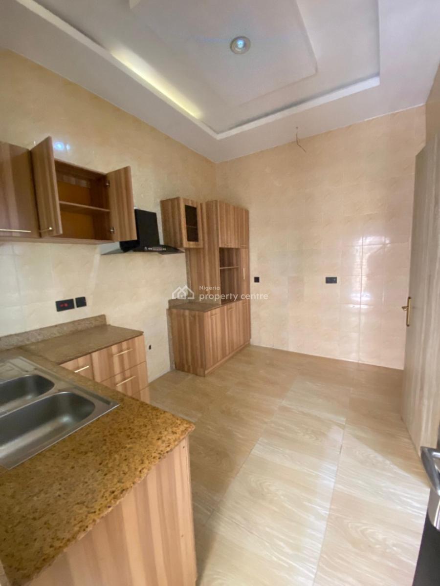 Serviced 3 Bedroom Spacious Apartmen with Bq Available, Lekki Phase 1, Lekki Phase 1, Lekki, Lagos, Flat / Apartment for Rent