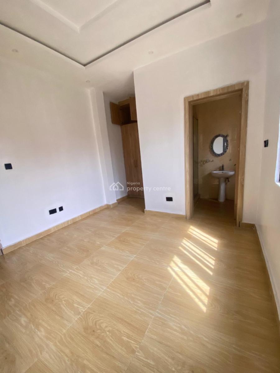 Serviced 3 Bedroom Spacious Apartmen with Bq Available, Lekki Phase 1, Lekki Phase 1, Lekki, Lagos, Flat / Apartment for Rent