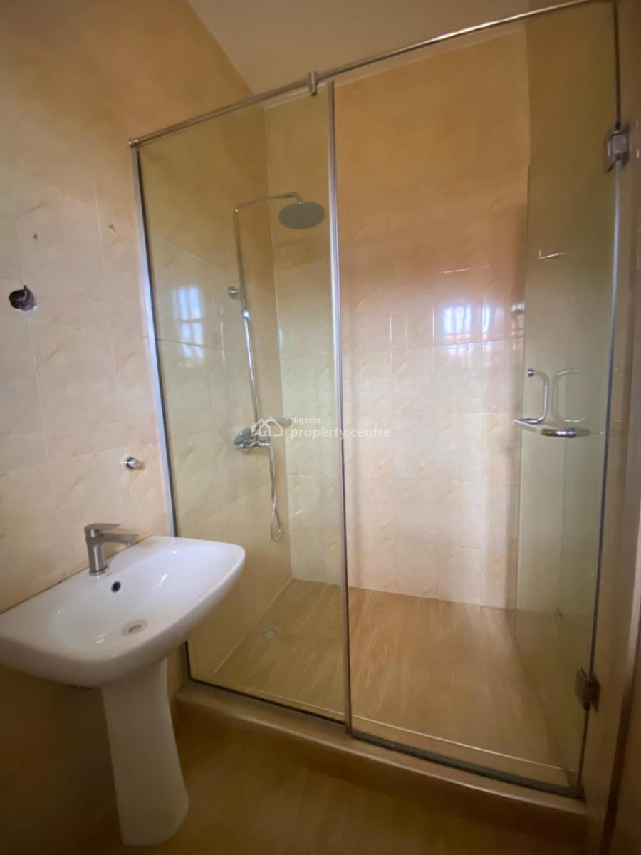 Serviced 3 Bedroom Spacious Apartmen with Bq Available, Lekki Phase 1, Lekki Phase 1, Lekki, Lagos, Flat / Apartment for Rent