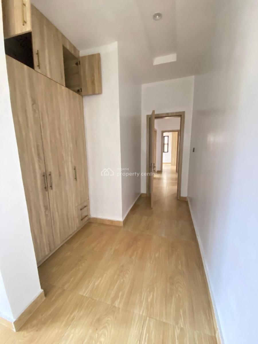 Serviced 3 Bedroom Spacious Apartmen with Bq Available, Lekki Phase 1, Lekki Phase 1, Lekki, Lagos, Flat / Apartment for Rent