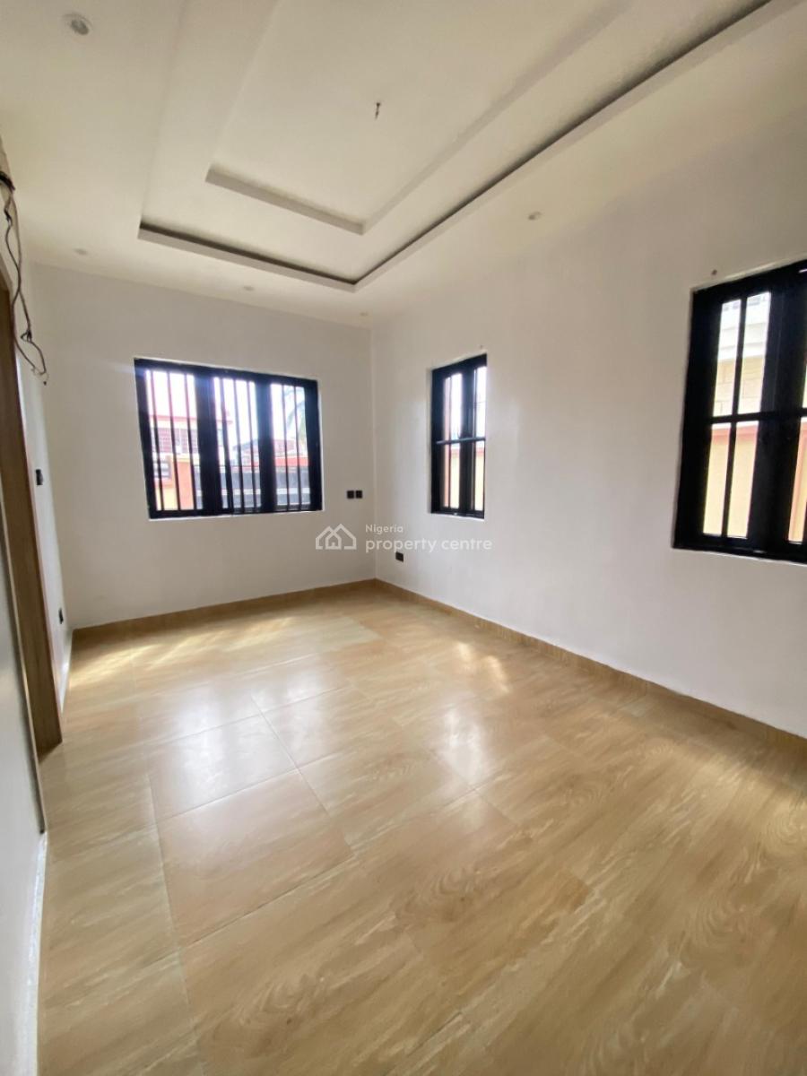 Serviced 3 Bedroom Spacious Apartmen with Bq Available, Lekki Phase 1, Lekki Phase 1, Lekki, Lagos, Flat / Apartment for Rent