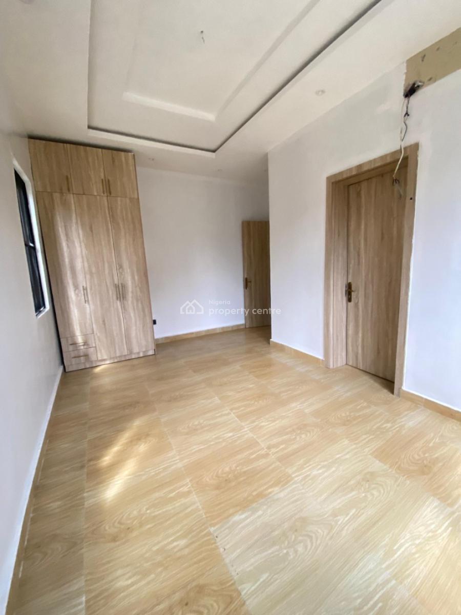 Serviced 3 Bedroom Spacious Apartmen with Bq Available, Lekki Phase 1, Lekki Phase 1, Lekki, Lagos, Flat / Apartment for Rent