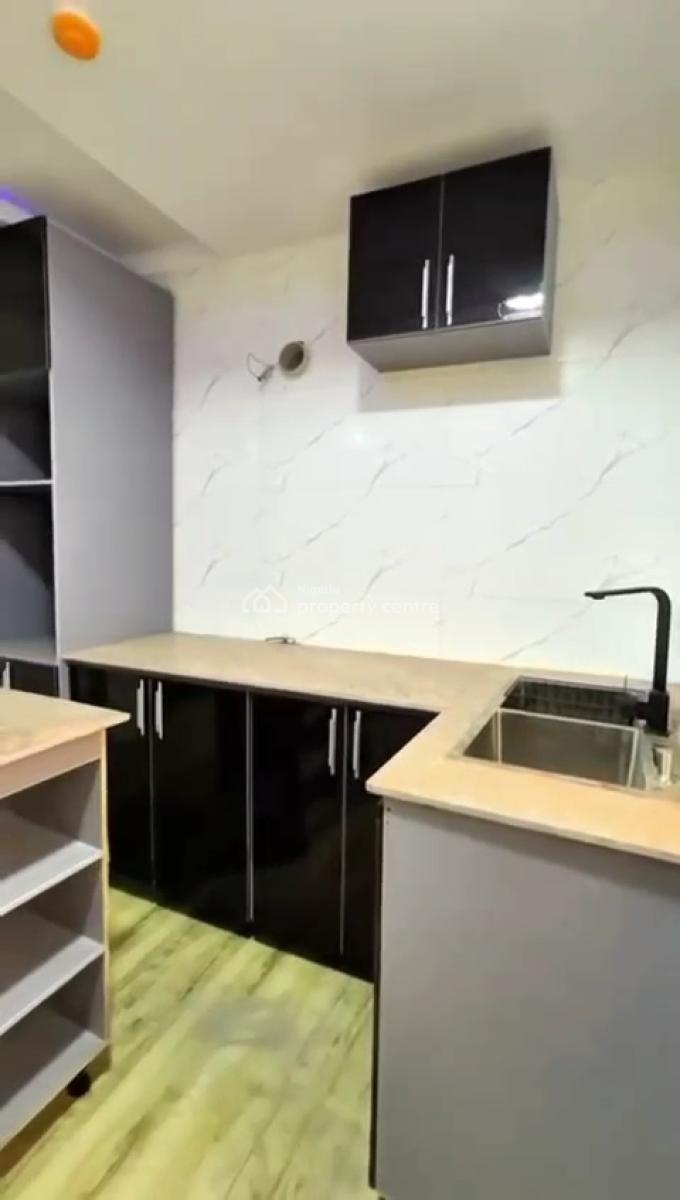 Uniquely-built 2 Bedroom Apartment with a Bq, Lekki Phase 1, Lekki, Lagos, Flat / Apartment for Rent