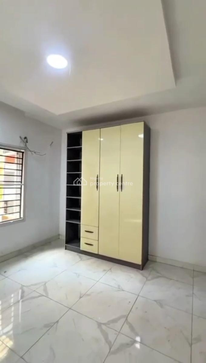 Uniquely-built 2 Bedroom Apartment with a Bq, Lekki Phase 1, Lekki, Lagos, Flat / Apartment for Rent