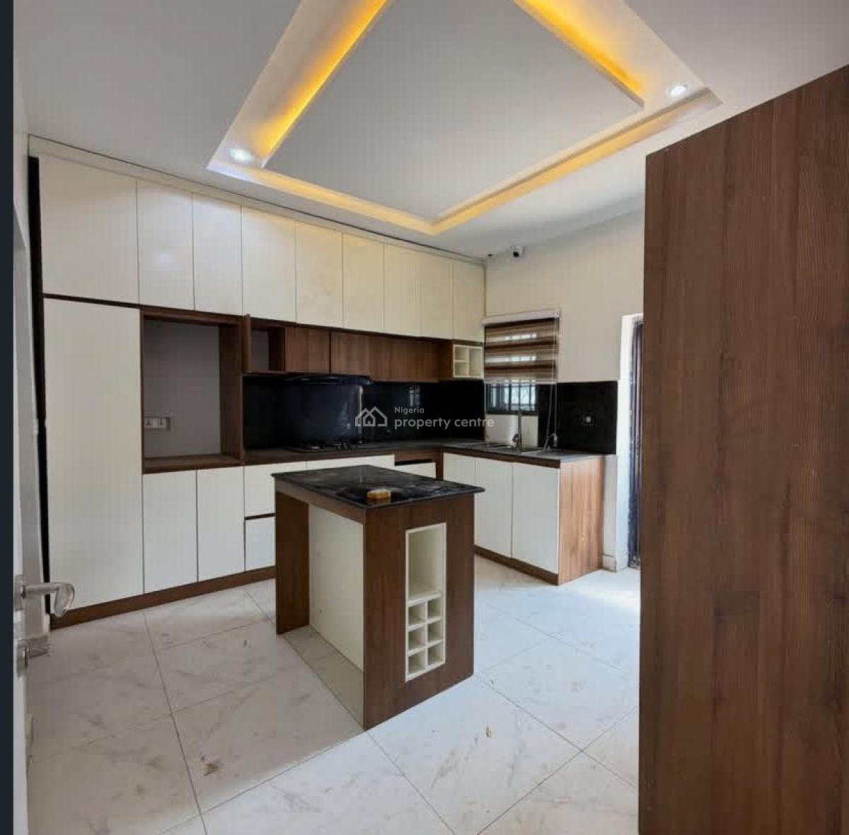 4bedroom Terrace Duplex with Bq, Tarred Road, Guzape District, Abuja, Terraced Duplex for Rent