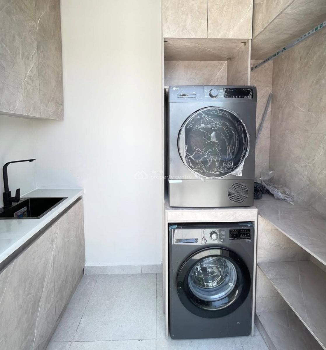 Lovely 2 Bedroom Penthouse with Gym, Lekki Phase 1, Lekki Phase 1, Lekki, Lagos, Block of Flats for Sale