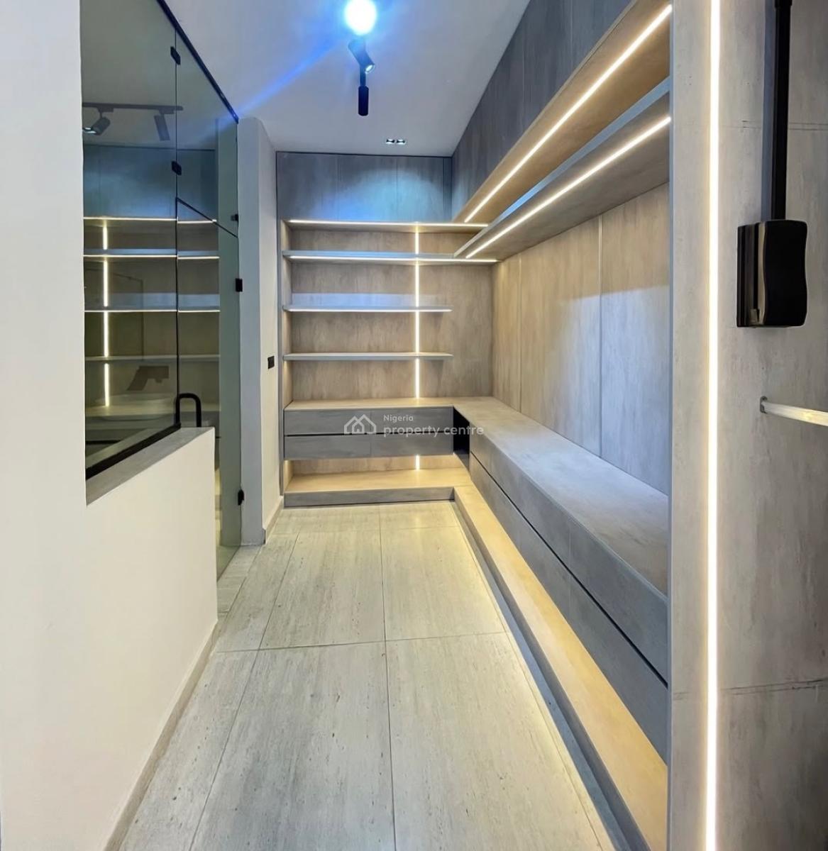 Lovely 2 Bedroom Penthouse with Gym, Lekki Phase 1, Lekki Phase 1, Lekki, Lagos, Block of Flats for Sale