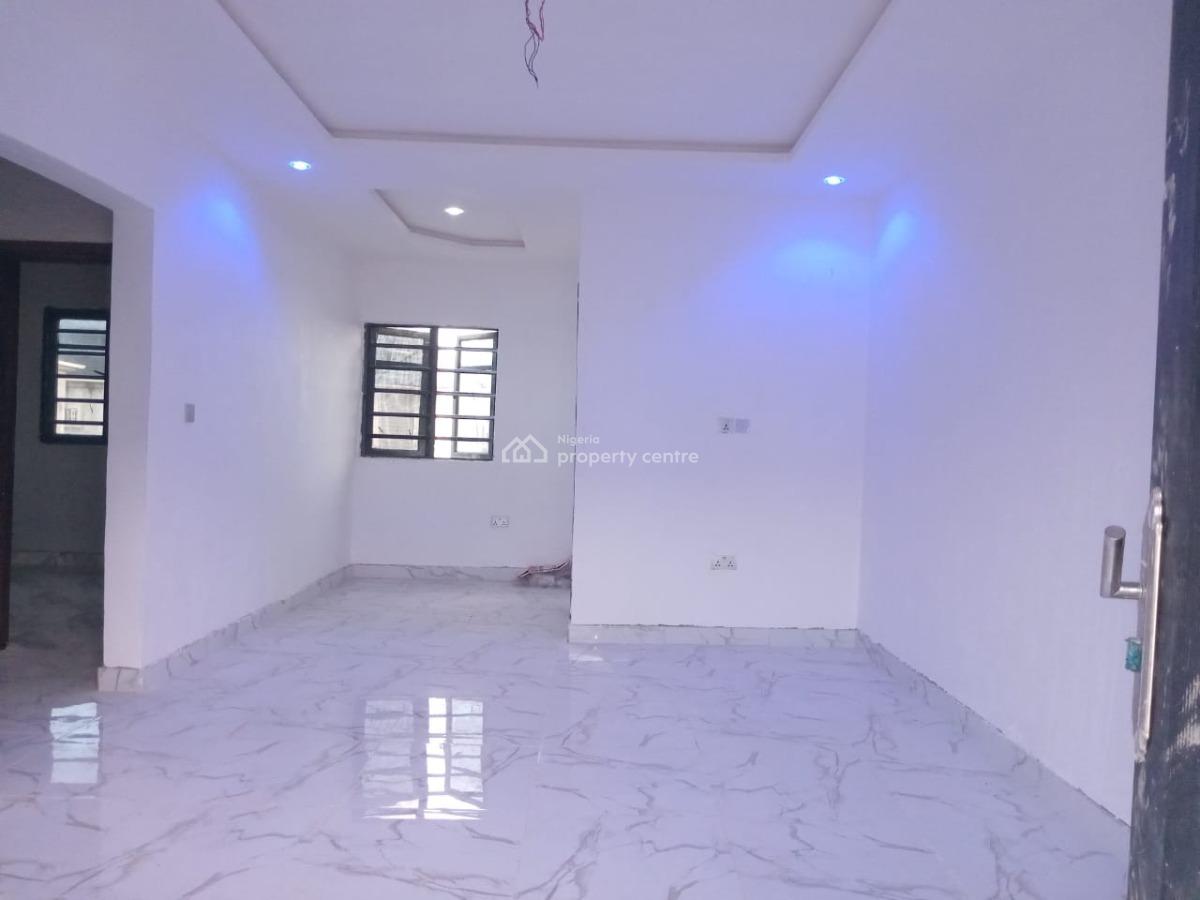 Upstairs Clean 3-bd Apartment, General Paint, Ajah, Lagos, Flat / Apartment for Rent