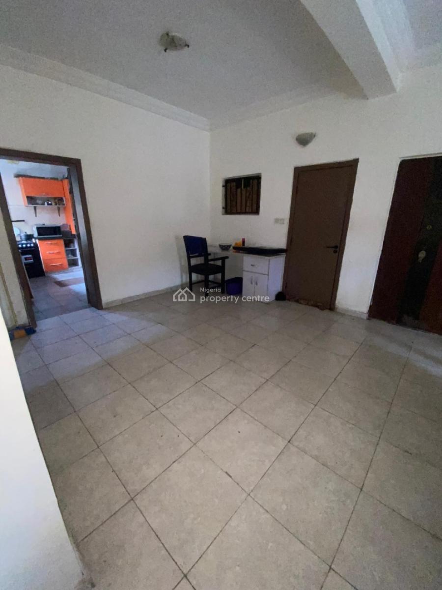 Self Serviced Spacious 3bedroom Apartment (ground Floor), By Chicken Republic Agungi, Agungi, Lekki, Lagos, Flat / Apartment for Rent