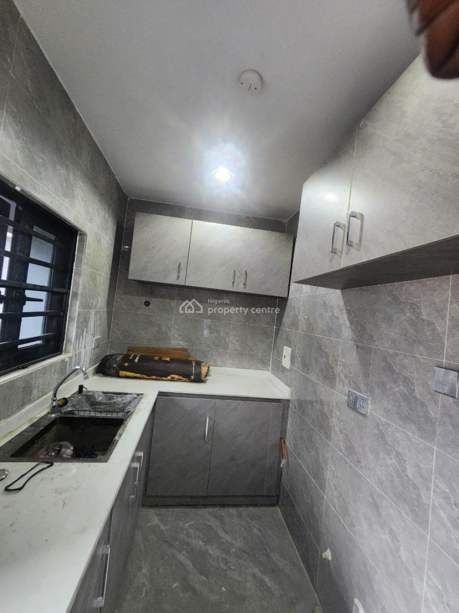 Luxury 3 Bedroom Flat, Off Adekunle Kuye, Surulere, Lagos, Flat / Apartment for Rent