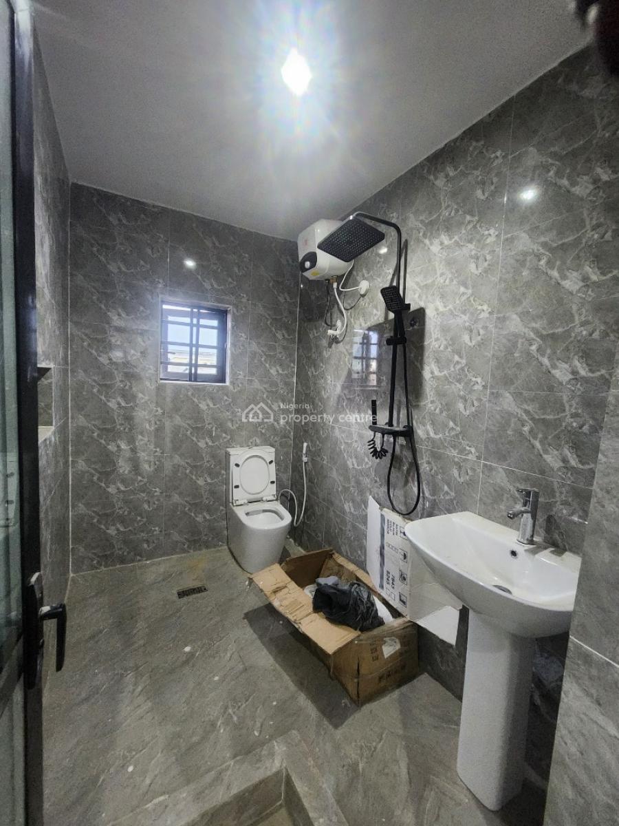 Luxury 3 Bedroom Flat, Off Adekunle Kuye, Surulere, Lagos, Flat / Apartment for Rent