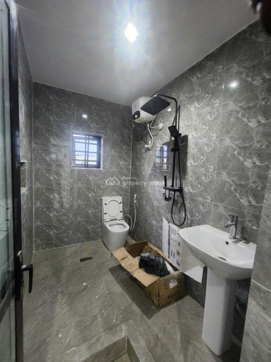 Luxury 3 Bedroom Flat, Off Adekunle Kuye, Surulere, Lagos, Flat / Apartment for Rent