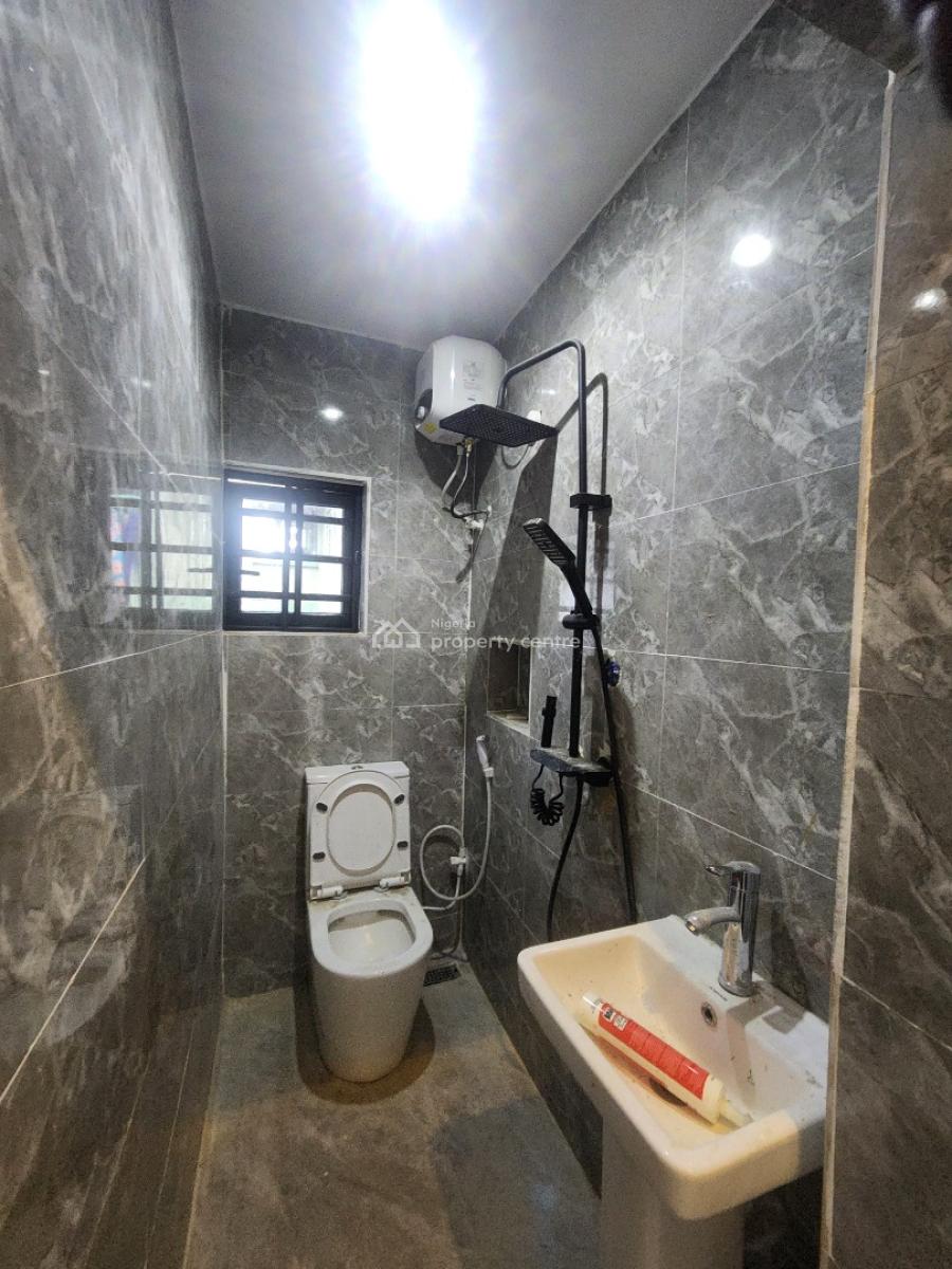Luxury 3 Bedroom Flat, Off Adekunle Kuye, Surulere, Lagos, Flat / Apartment for Rent