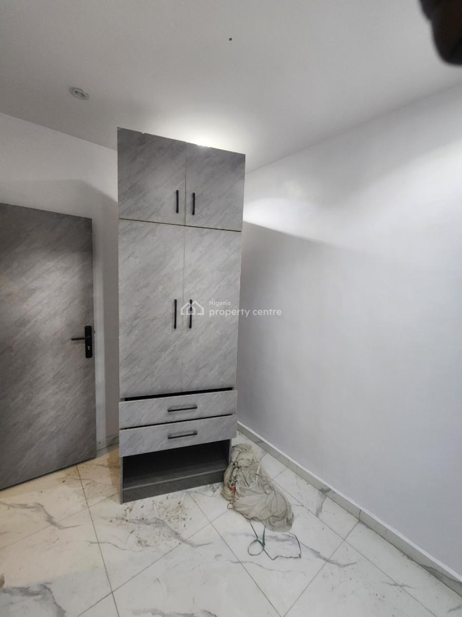 Luxury 3 Bedroom Flat, Off Adekunle Kuye, Surulere, Lagos, Flat / Apartment for Rent