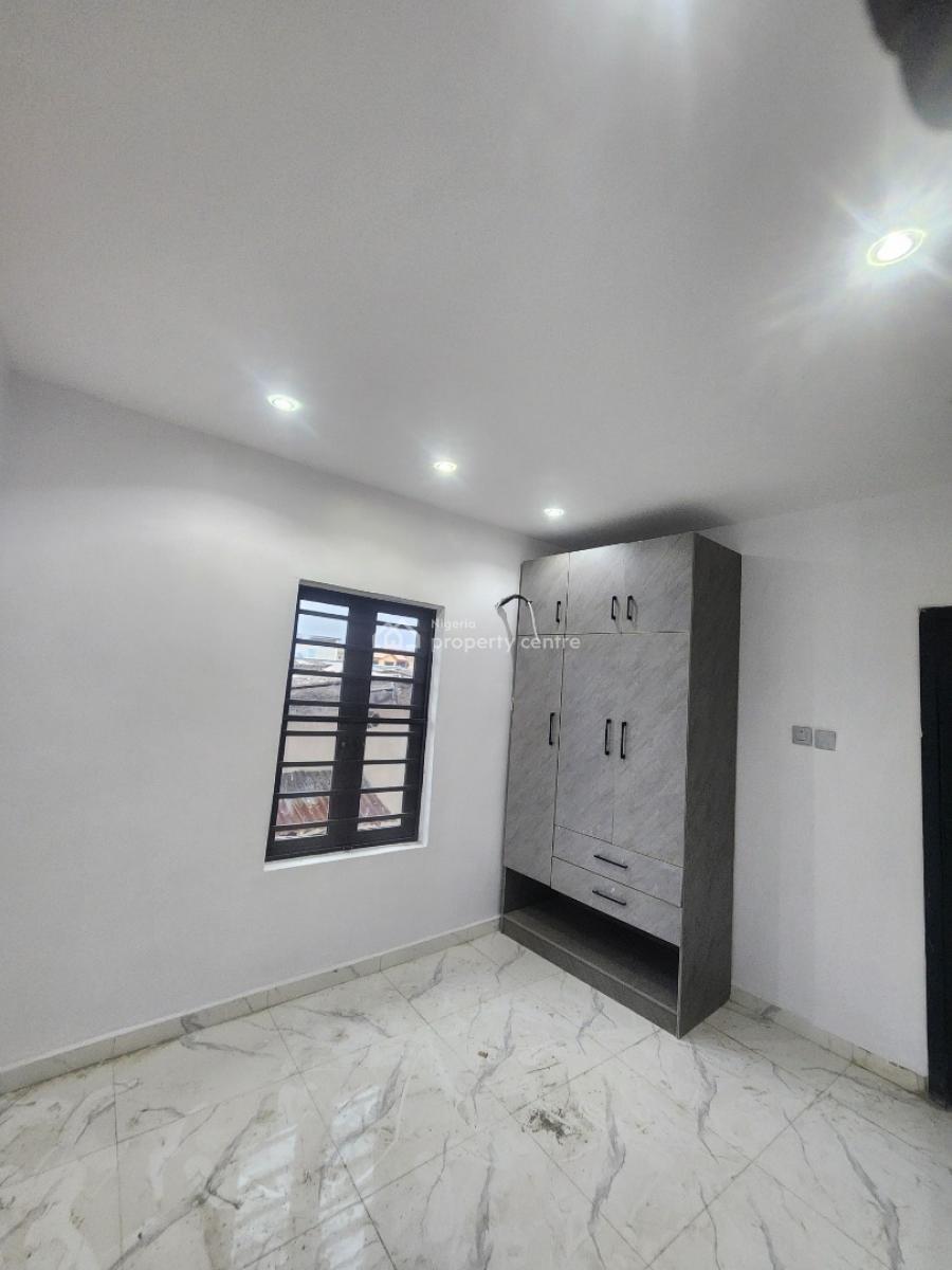 Luxury 3 Bedroom Flat, Off Adekunle Kuye, Surulere, Lagos, Flat / Apartment for Rent