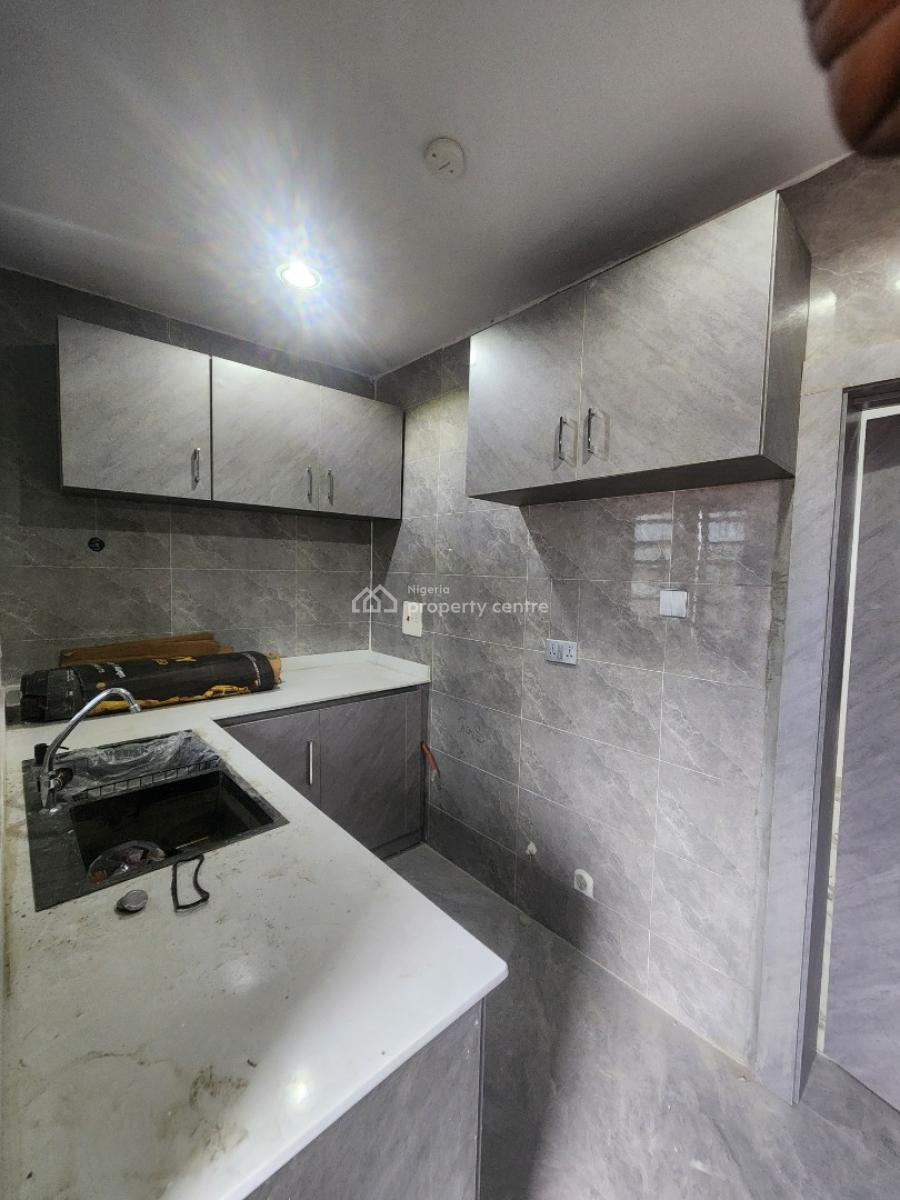 Luxury 3 Bedroom Flat, Off Adekunle Kuye, Surulere, Lagos, Flat / Apartment for Rent