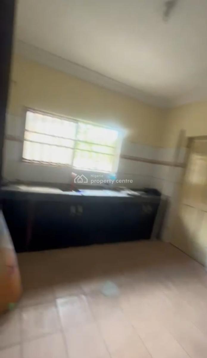 Spacious 3bedroom  Flat, Office/residence,  Tarred Rd, By Arab(tarred Rd), Utako, Abuja, Flat / Apartment for Rent