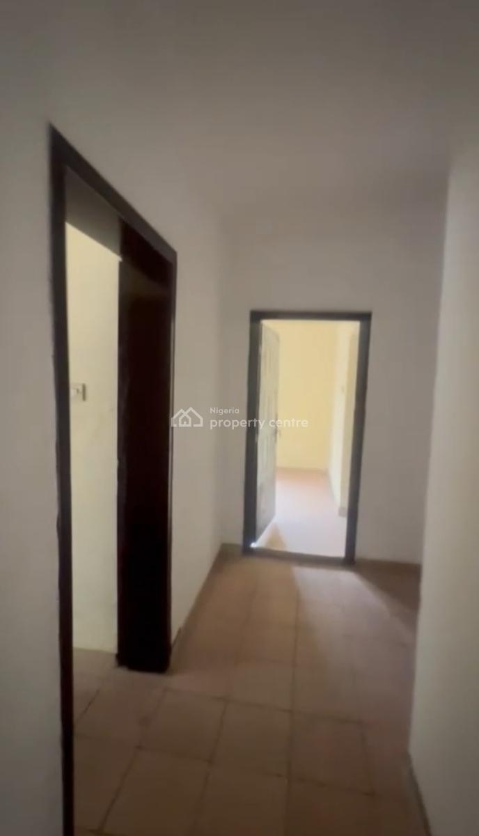 Spacious 3bedroom  Flat, Office/residence,  Tarred Rd, By Arab(tarred Rd), Utako, Abuja, Flat / Apartment for Rent