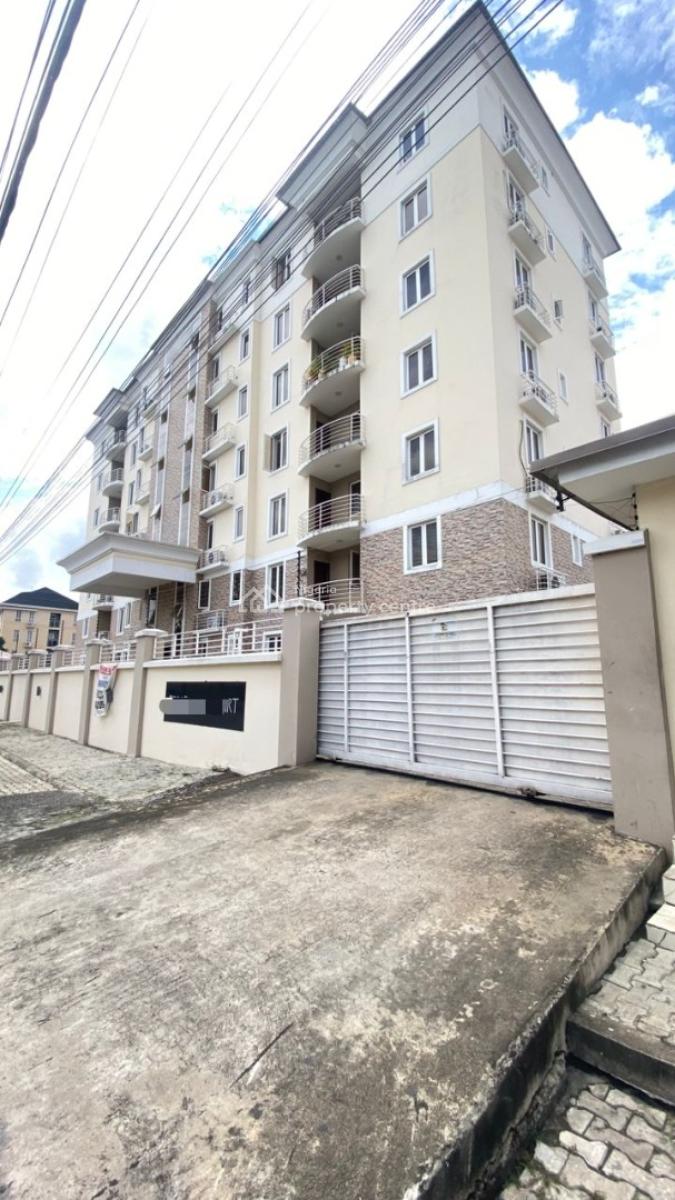 Well Maintained & Spacious 3 Bedroom Apartment, Lekki Phase 1, Lekki, Lagos, Flat / Apartment for Rent
