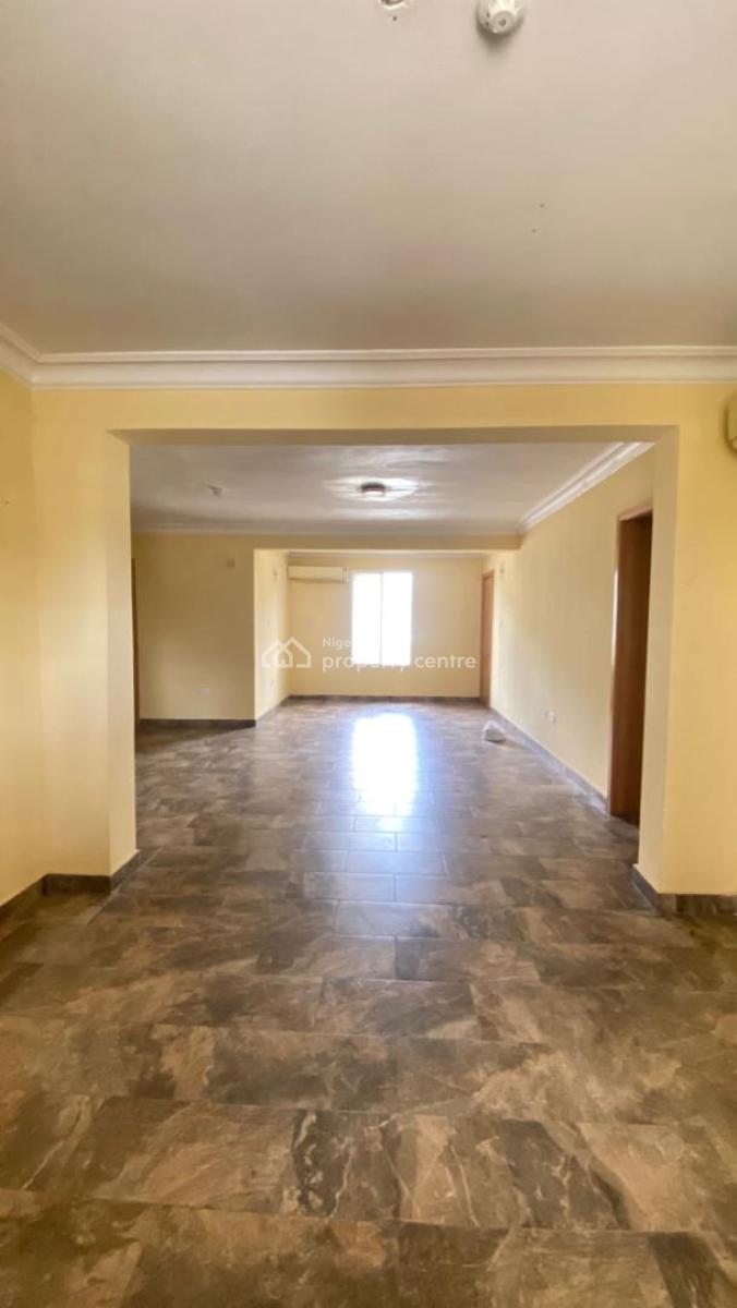 Well Maintained & Spacious 3 Bedroom Apartment, Lekki Phase 1, Lekki, Lagos, Flat / Apartment for Rent