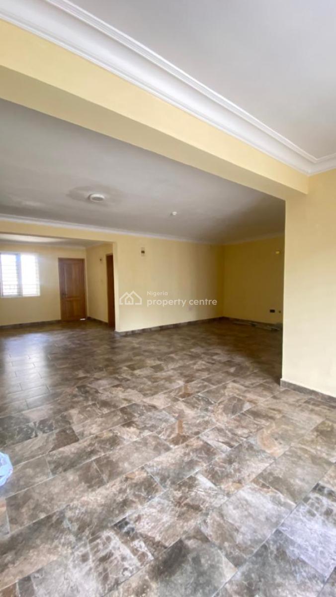 Well Maintained & Spacious 3 Bedroom Apartment, Lekki Phase 1, Lekki, Lagos, Flat / Apartment for Rent