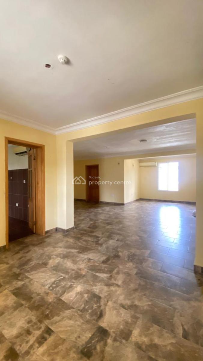 Well Maintained & Spacious 3 Bedroom Apartment, Lekki Phase 1, Lekki, Lagos, Flat / Apartment for Rent