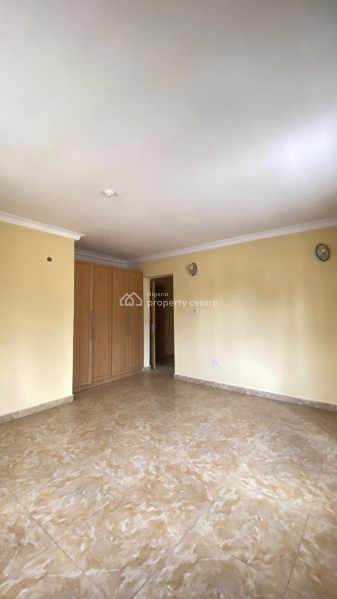 Well Maintained & Spacious 3 Bedroom Apartment, Lekki Phase 1, Lekki, Lagos, Flat / Apartment for Rent