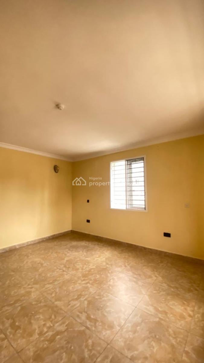 Well Maintained & Spacious 3 Bedroom Apartment, Lekki Phase 1, Lekki, Lagos, Flat / Apartment for Rent
