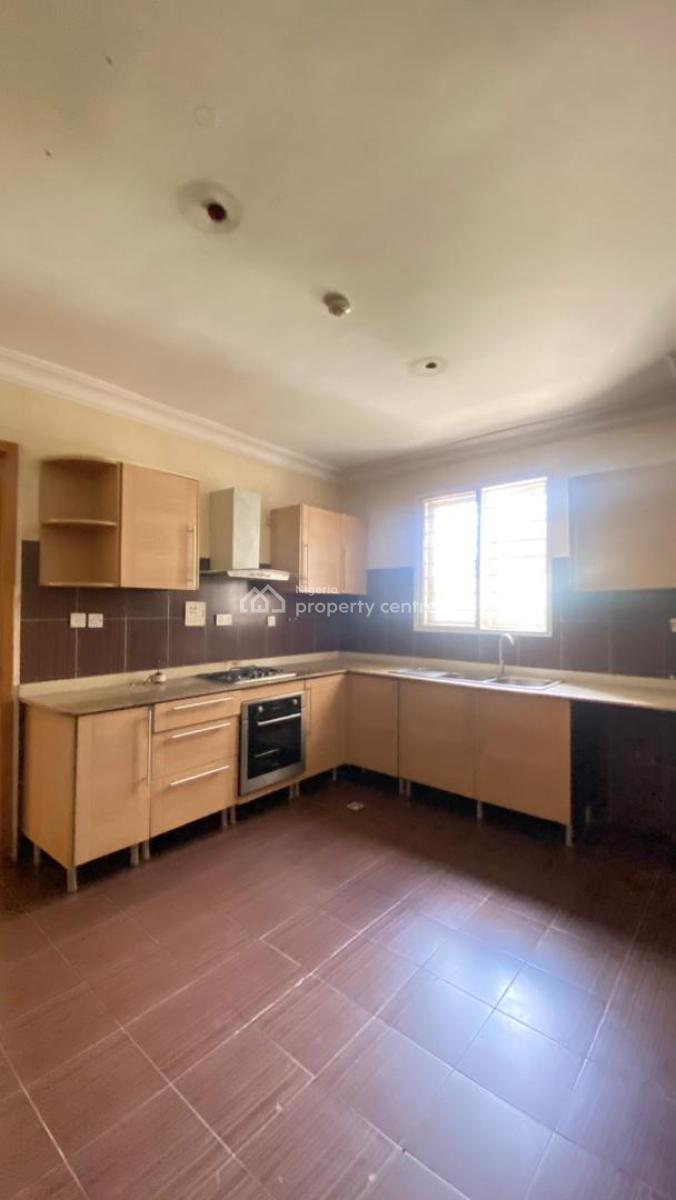Well Maintained & Spacious 3 Bedroom Apartment, Lekki Phase 1, Lekki, Lagos, Flat / Apartment for Rent