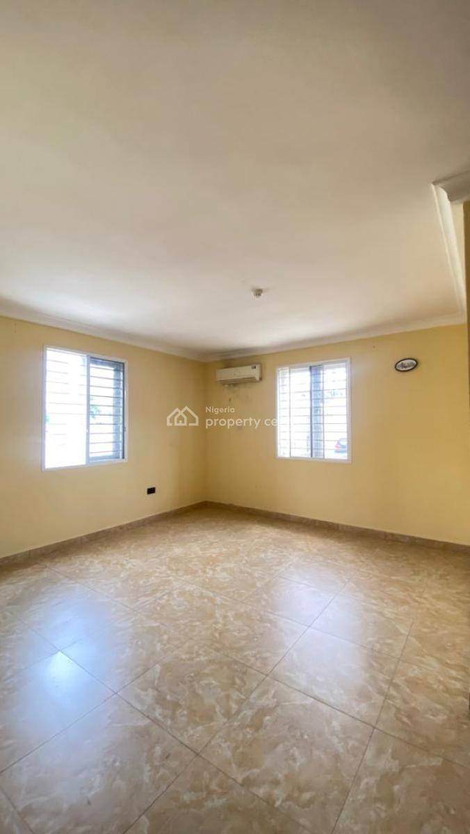 Well Maintained & Spacious 3 Bedroom Apartment, Lekki Phase 1, Lekki, Lagos, Flat / Apartment for Rent