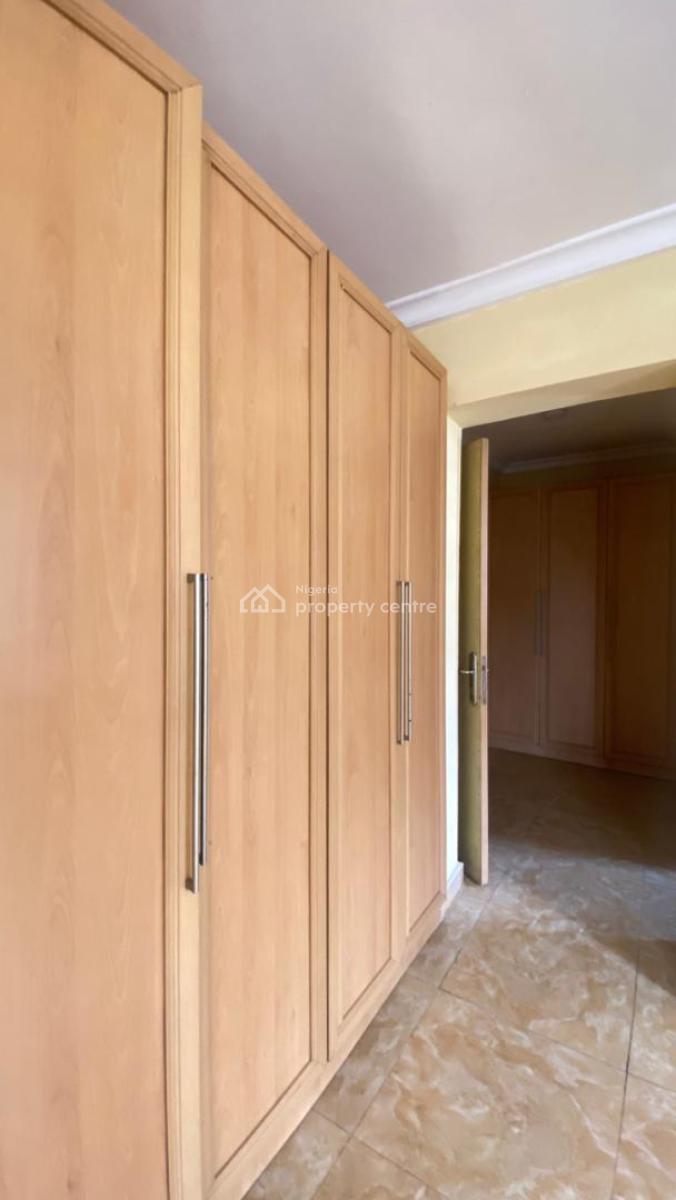 Well Maintained & Spacious 3 Bedroom Apartment, Lekki Phase 1, Lekki, Lagos, Flat / Apartment for Rent