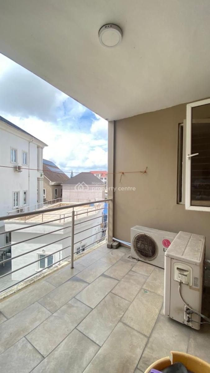 Well Maintained & Spacious 3 Bedroom Apartment, Lekki Phase 1, Lekki, Lagos, Flat / Apartment for Rent