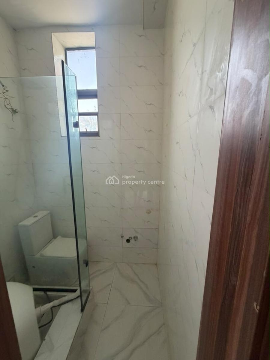 Spacious 2 Bedroom Apartment, Atlantic View Estate, New Road Opposite Chevron, Lekki Phase 1, Lekki, Lagos, Flat / Apartment for Rent