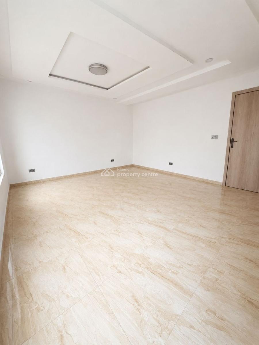 Upstairs Masters Bedroom Inside a Shared Apartment, Royal Pine Estate Gate 1 Orchid Road, Lekki, Lagos, Self Contain (single Rooms) for Rent
