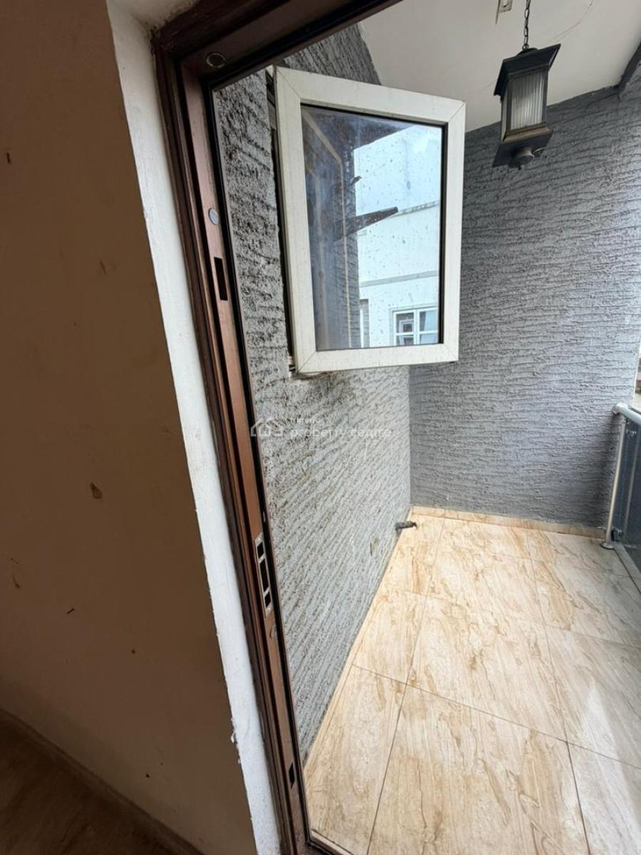 Upstairs Masters Bedroom Inside a Shared Apartment, Royal Pine Estate Gate 1 Orchid Road, Lekki, Lagos, Self Contain (single Rooms) for Rent