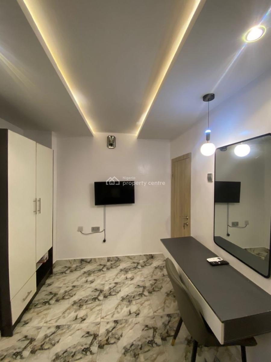 Luxury 1-bedroom Apartment with Private Cinema, Lekki Phase 1, Lekki, Lagos, Flat / Apartment Short Let