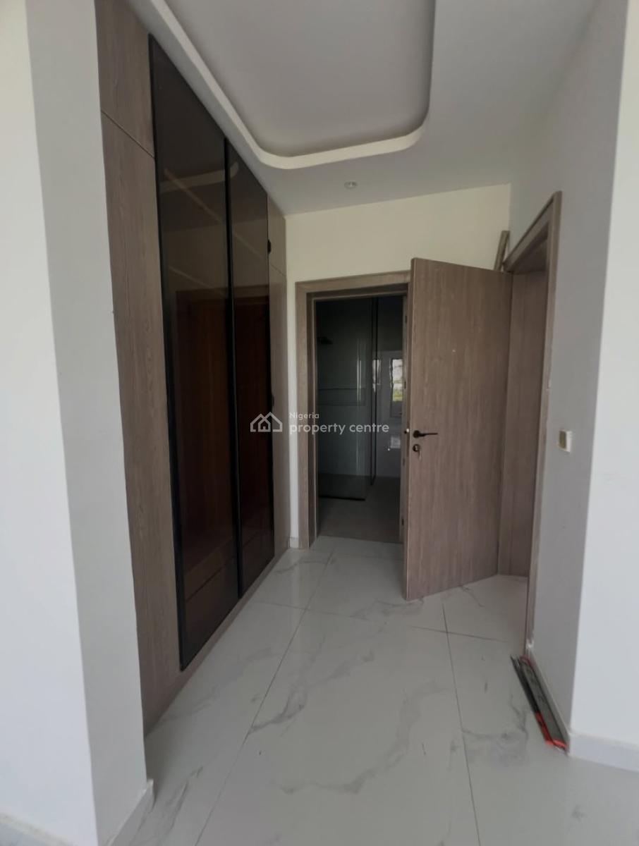 New and Serviced with 24/7 Power Supply Well-finished 2 Bedroom En-sui, Lekki Phase 1, Lekki, Lagos, Flat / Apartment for Rent