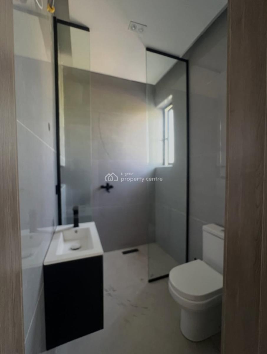 New and Serviced with 24/7 Power Supply Well-finished 2 Bedroom En-sui, Lekki Phase 1, Lekki, Lagos, Flat / Apartment for Rent