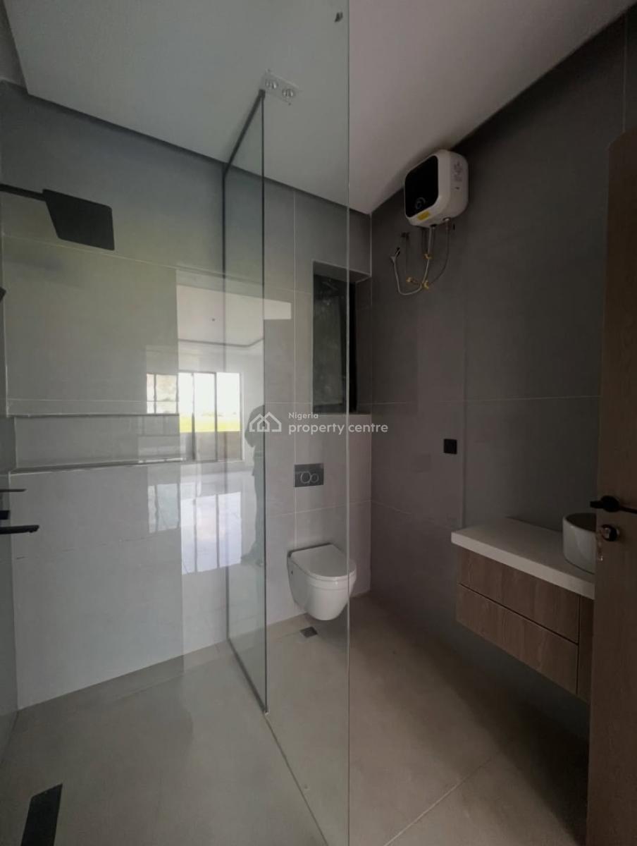 New and Serviced with 24/7 Power Supply Well-finished 2 Bedroom En-sui, Lekki Phase 1, Lekki, Lagos, Flat / Apartment for Rent