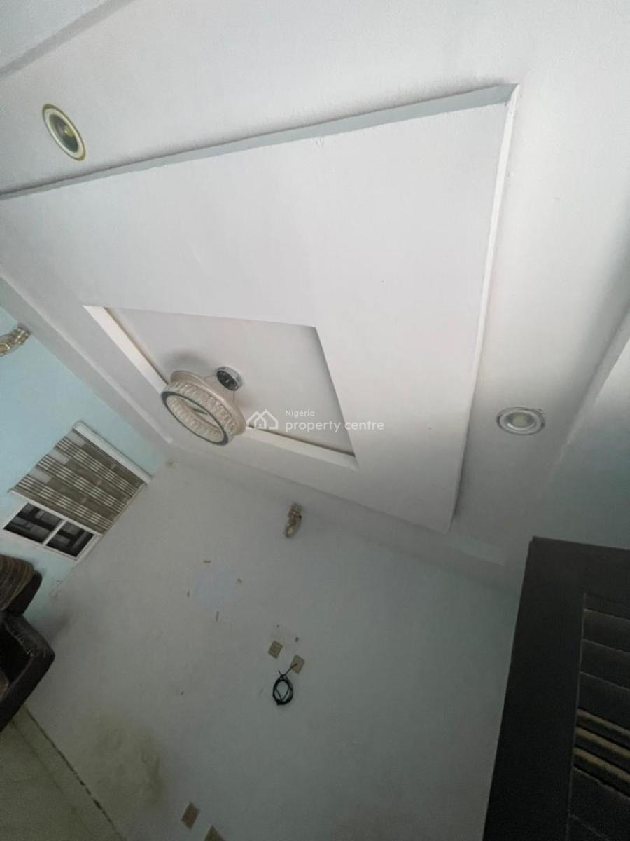 Neatly Used 2-bedroom Flat, Back of Eniola Filling Station Oloogbo, Ologuneru, Ibadan, Oyo, Flat / Apartment for Rent