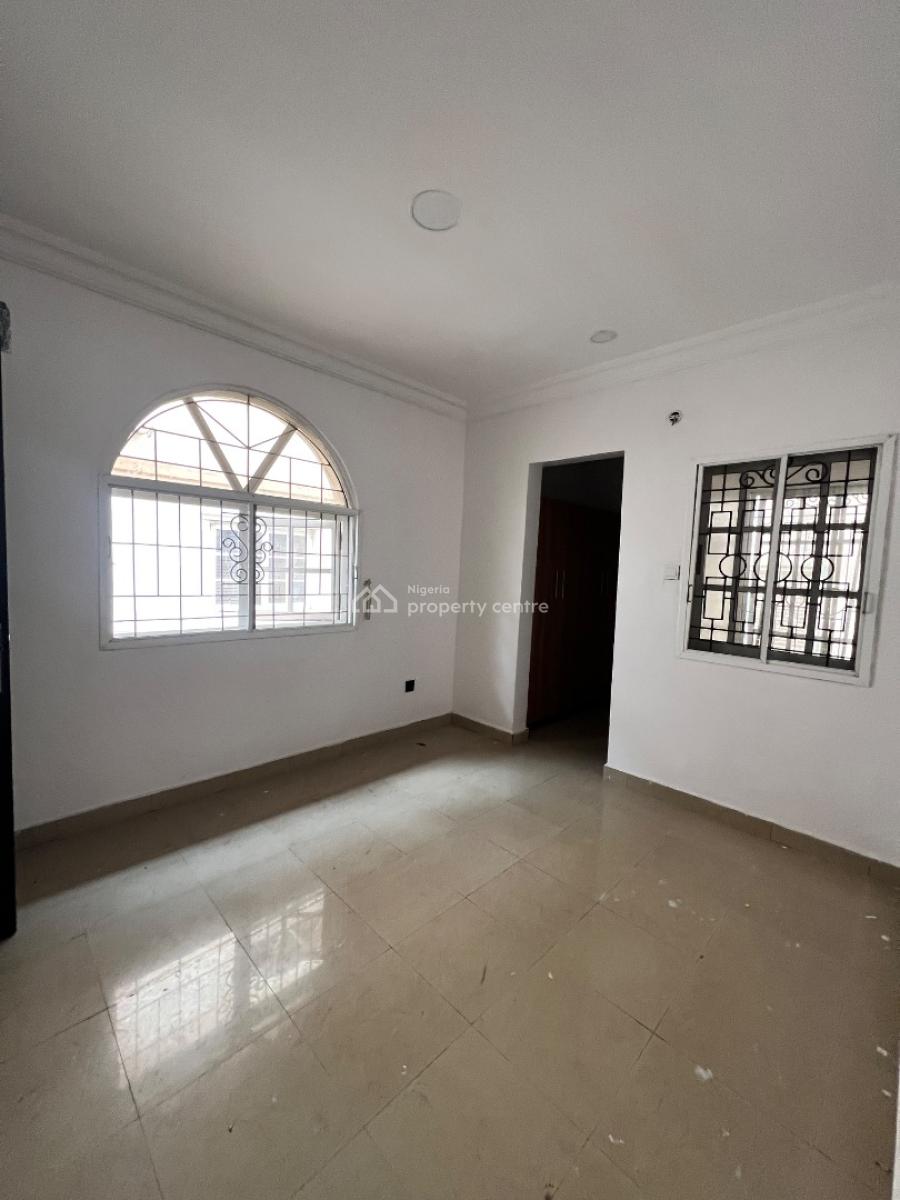 Spacious 3 Bedroom Apartment, Lekki Phase 1, Lekki, Lagos, Flat / Apartment for Rent