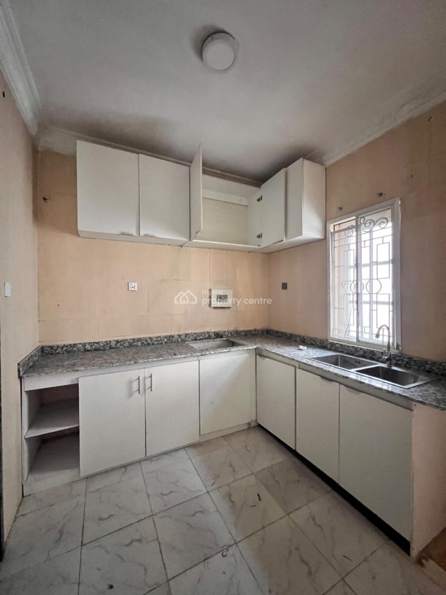 Spacious 3 Bedroom Apartment, Lekki Phase 1, Lekki, Lagos, Flat / Apartment for Rent